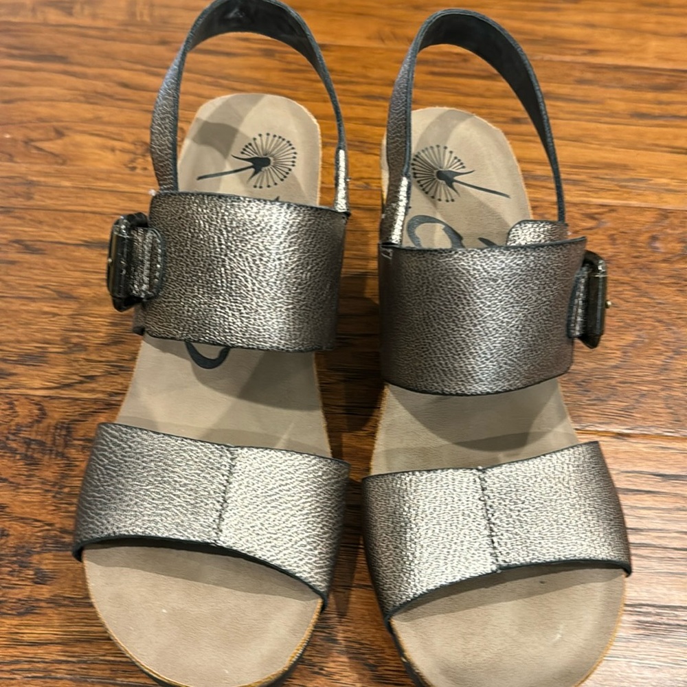 Ladies OTBT SIZE 9